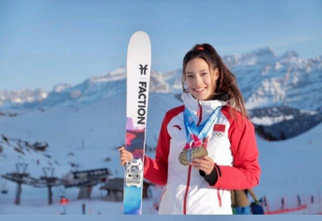 如愿成为中国运动员18岁滑雪女天才多次夺金放弃美国生活