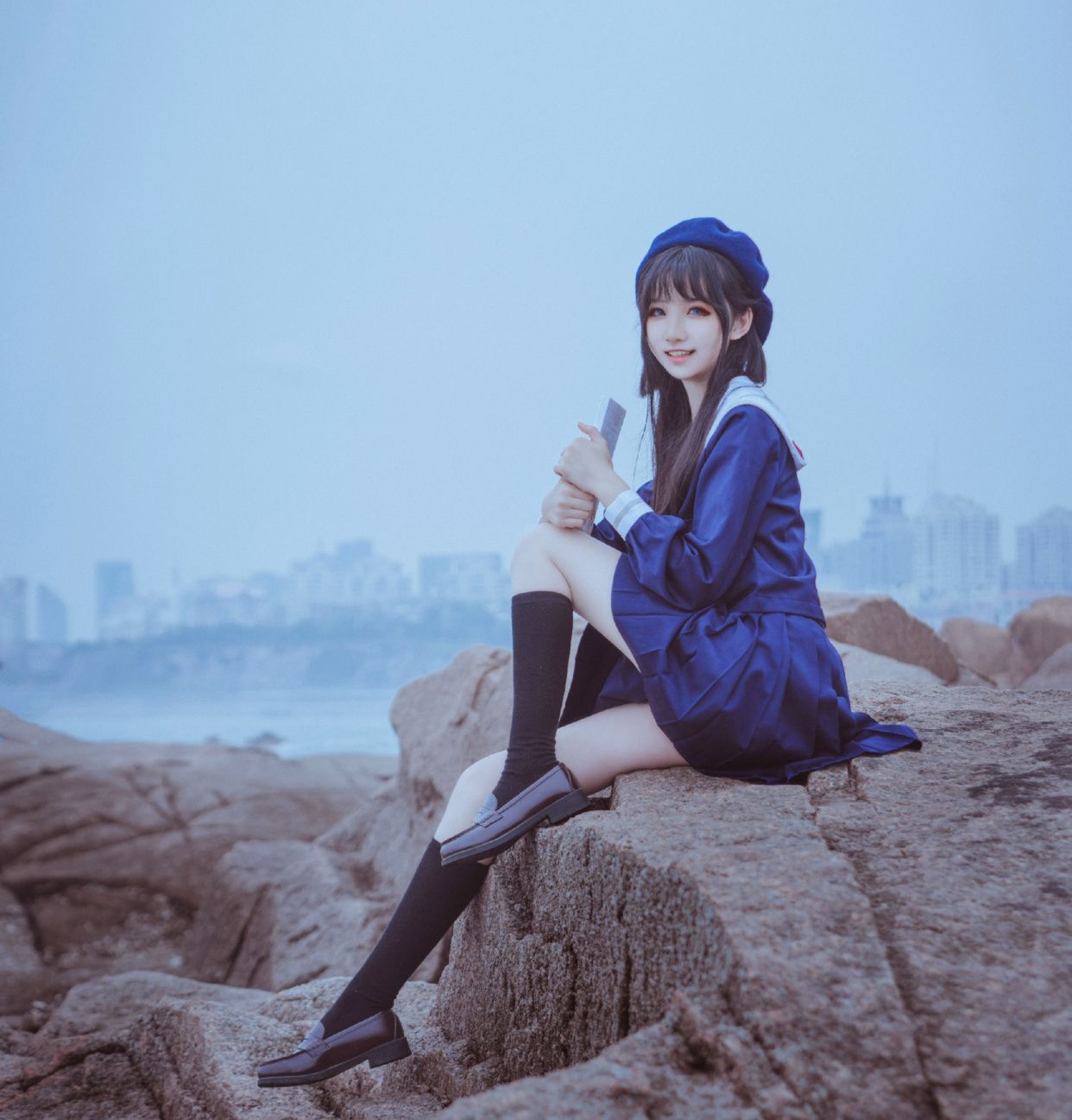 一个人看海的jk少女 喜欢上她被海风扬起裙角时的样子