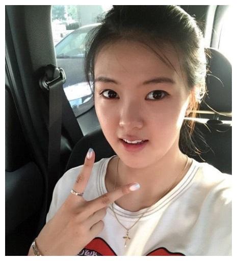 10张常宁,出生于1995年11月6日,江苏常州人,中国国家女排运动员,第