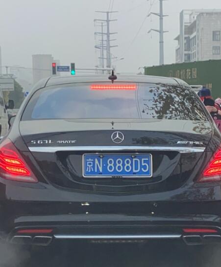 南通如皋街头实拍奔驰S63L AMG，车牌