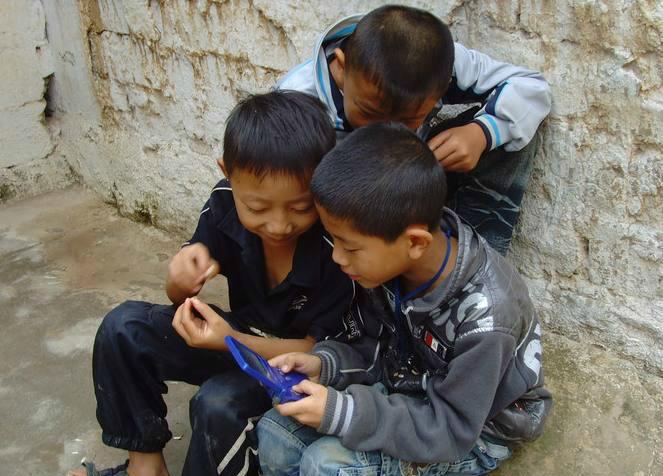 九张图片:只属于农村小孩的快乐,80后的你看了眼睛会湿润吗
