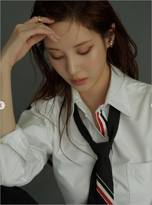 少女时代徐贤发时装写真穿白衬衫系领带造型酷