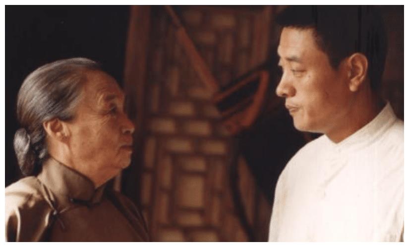 国家一级演员柏青因病去世千人送行23岁孙子更是国民英雄