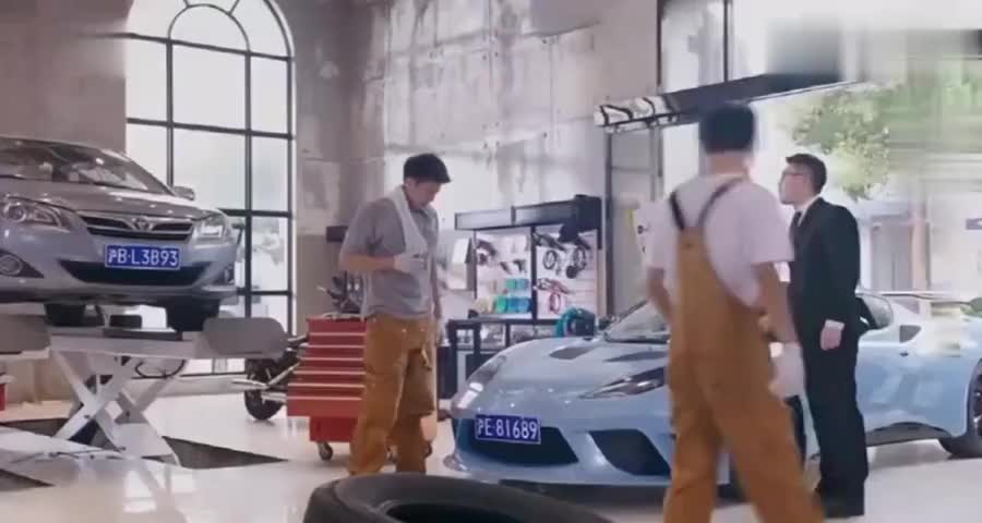 穷男友是修车的富千金，直接让朋友们把豪车开去修，穷男友吓坏