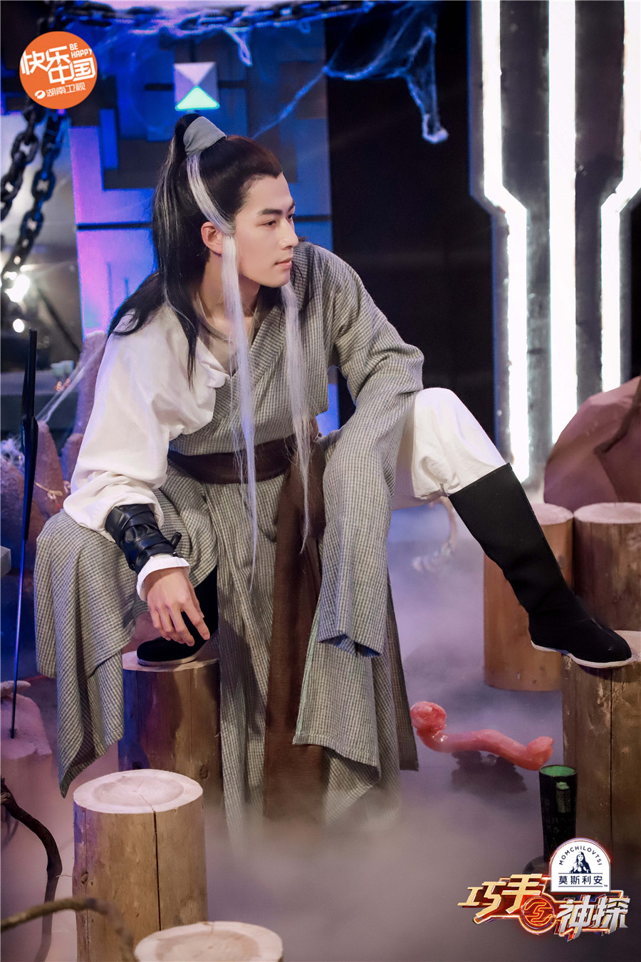 《巧手神探》寒冰洞别有洞天 王彦霖为辨别拉糖手作舌尖舔剑