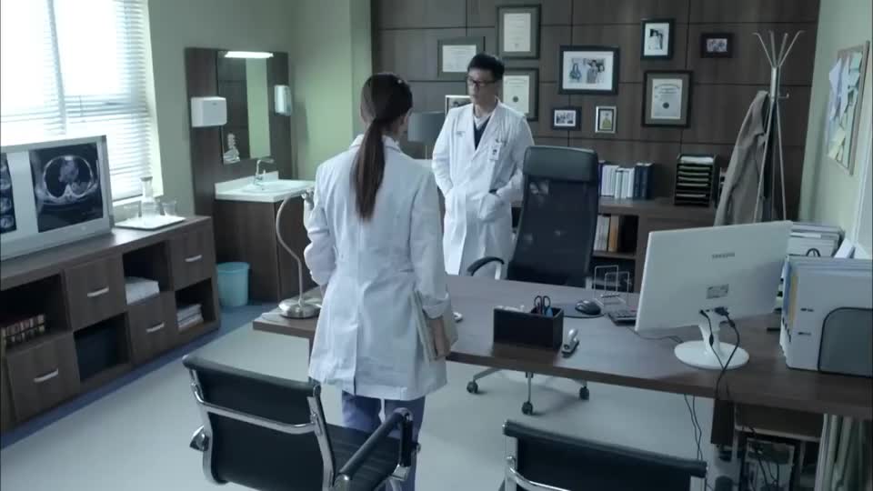 产科医生:肖程停了何晶的工作,何晶去做清洁工,把肖程