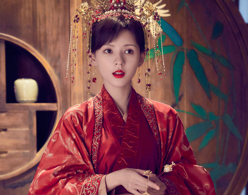 女星穿古装嫁衣,程潇雍容华贵,看到张予曦:量身定做!