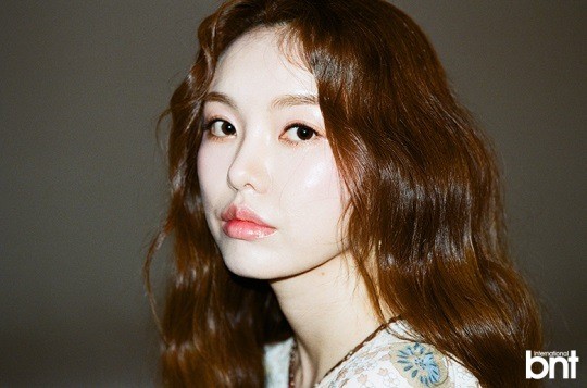 韩国女歌手lily最新杂志写真曝光