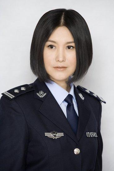 "最美警花季洁,嫁给大23岁著名导演,丈夫去世后51岁依旧单身