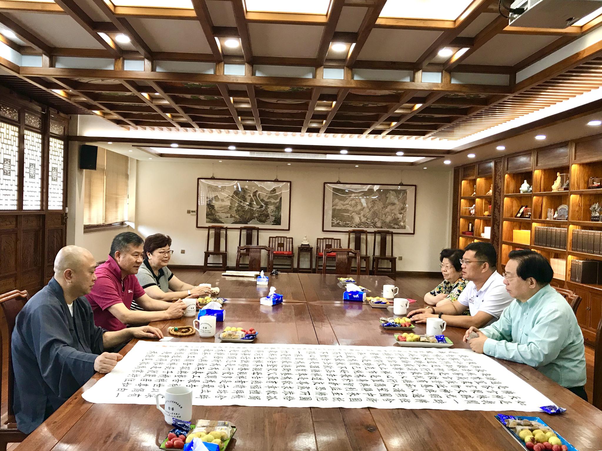 知名书法家杨永法向上海金山万寿寺捐赠书法作品