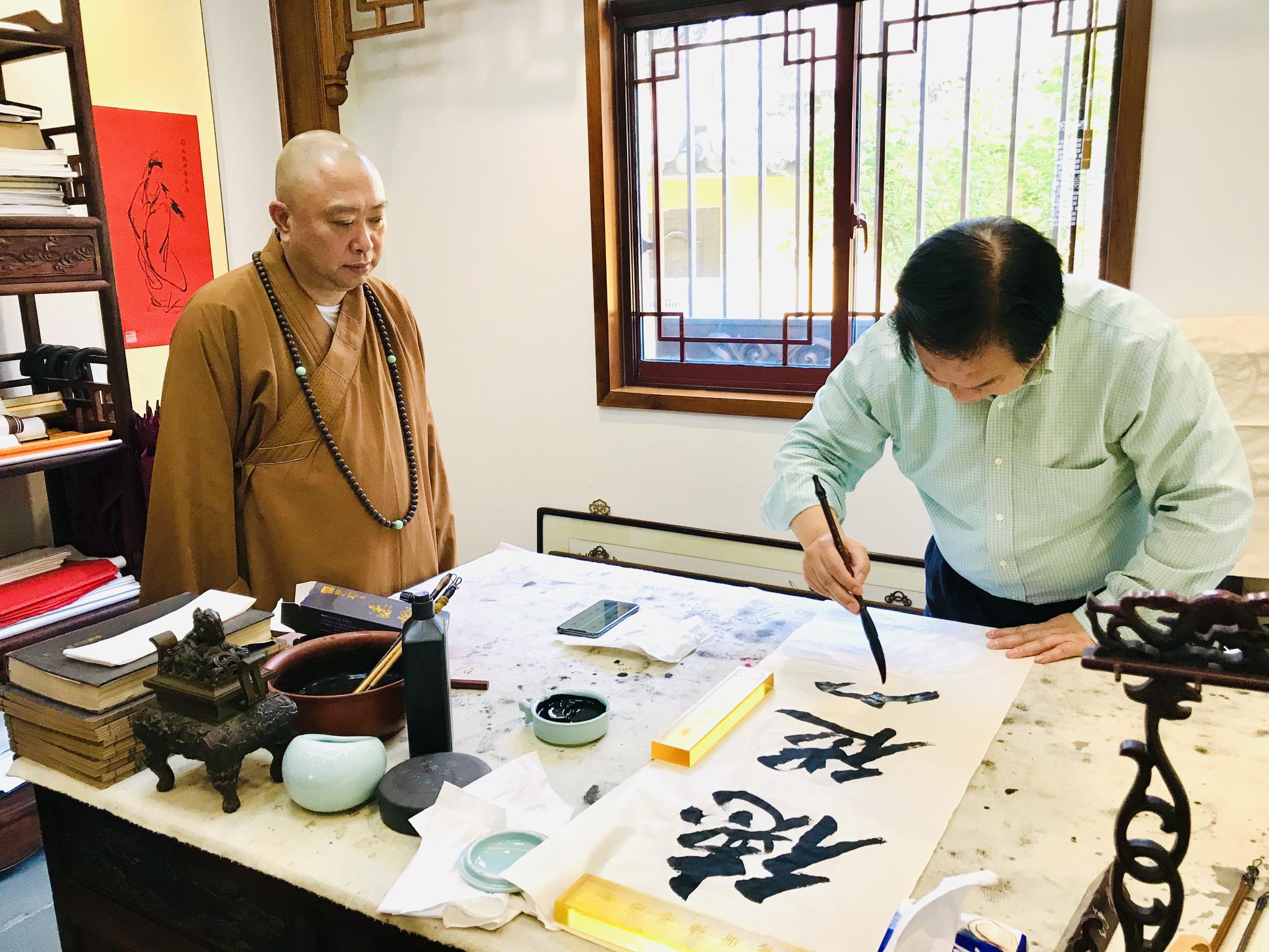 知名书法家杨永法向上海金山万寿寺捐赠书法作品