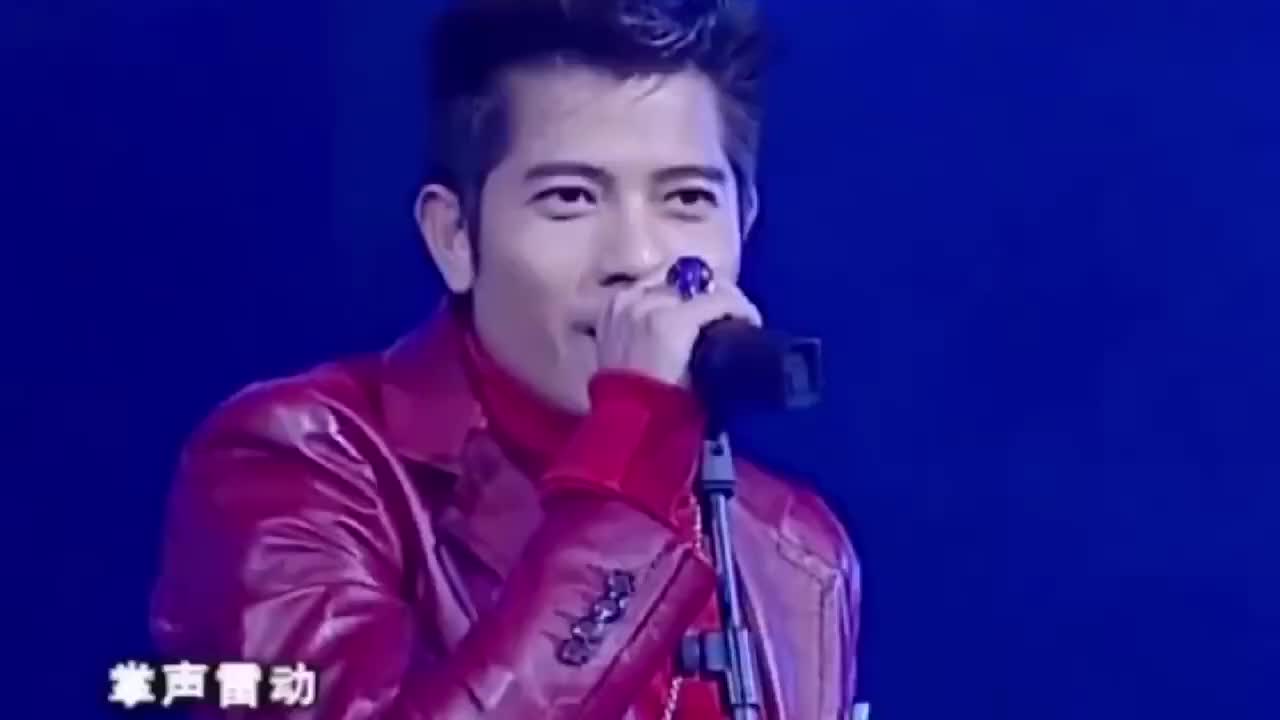 郭富城演唱经典歌曲《动起来》节奏感超强嗨翻全场