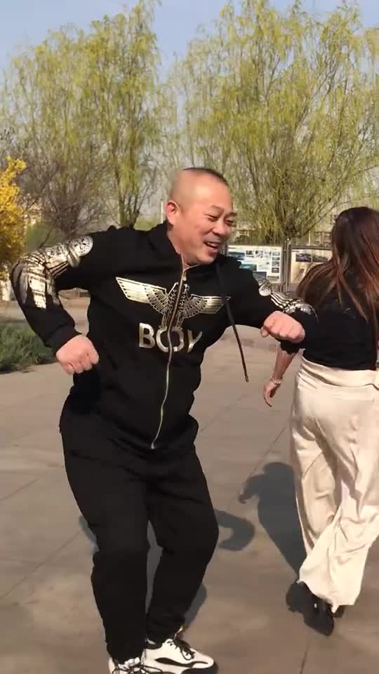 搞笑哥来啦