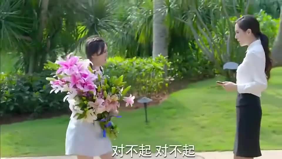 爱来的刚好:鞠珊珊看着清岺和天朗打情骂俏,觉得心里
