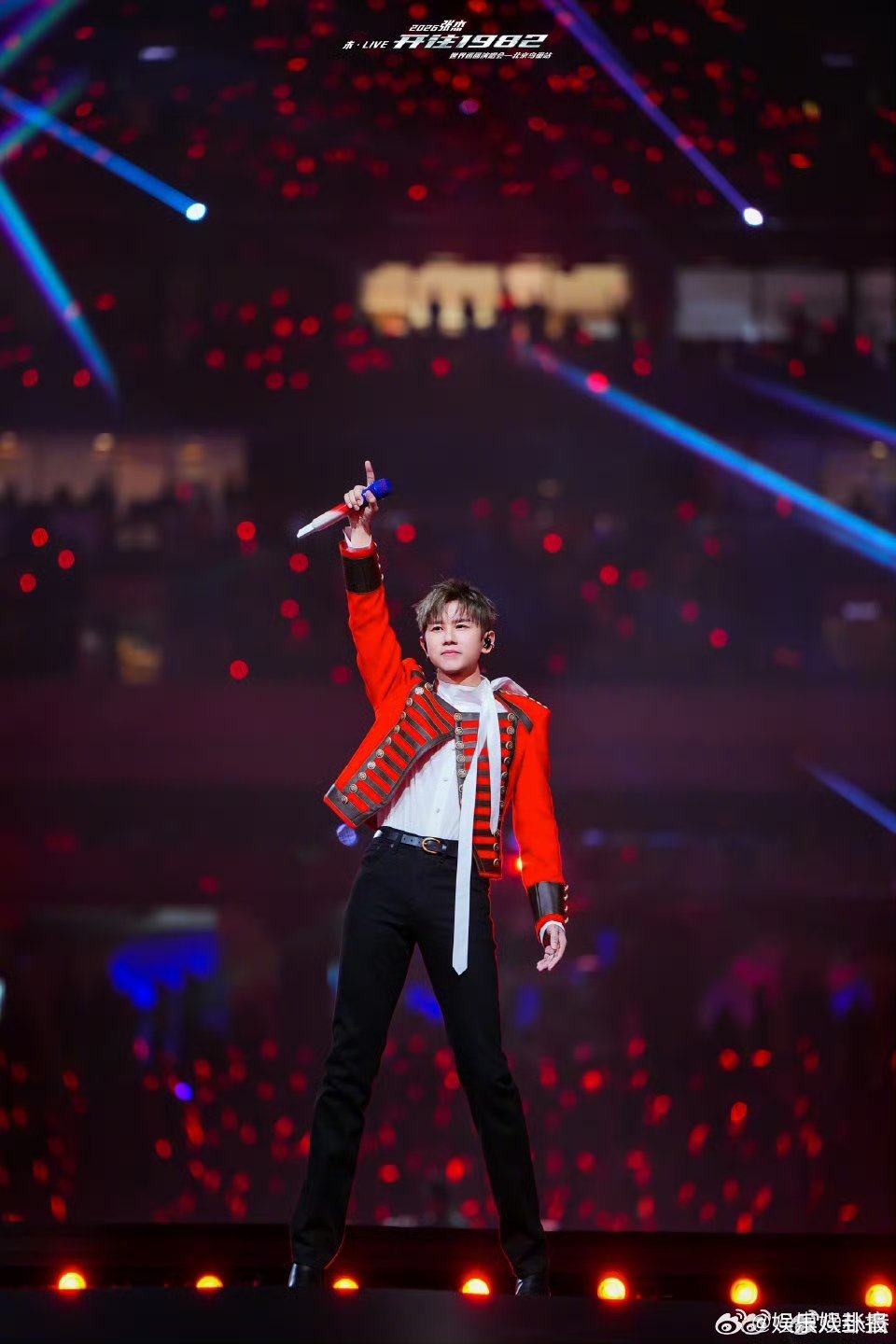 谁的DNA动了！杜华谢娜在张杰演唱会自拍，美女同框太养眼啦