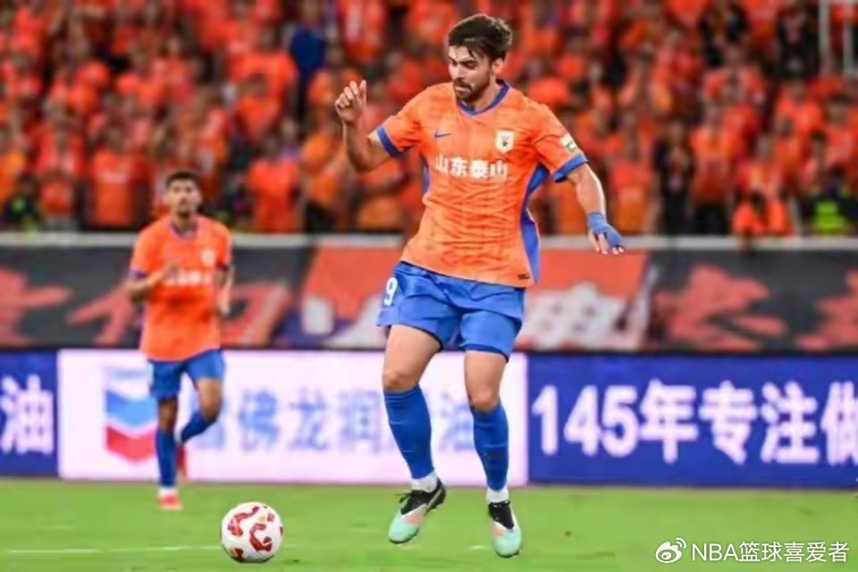 续约没了！山东泰山刚官宣骨折，泽卡转头就去旅游了，3年只踢61场