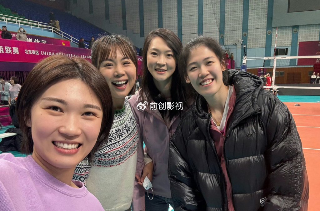 女排新老国手相聚！曾春蕾生二胎显年轻，王梦洁成熟，惠若琪变瘦