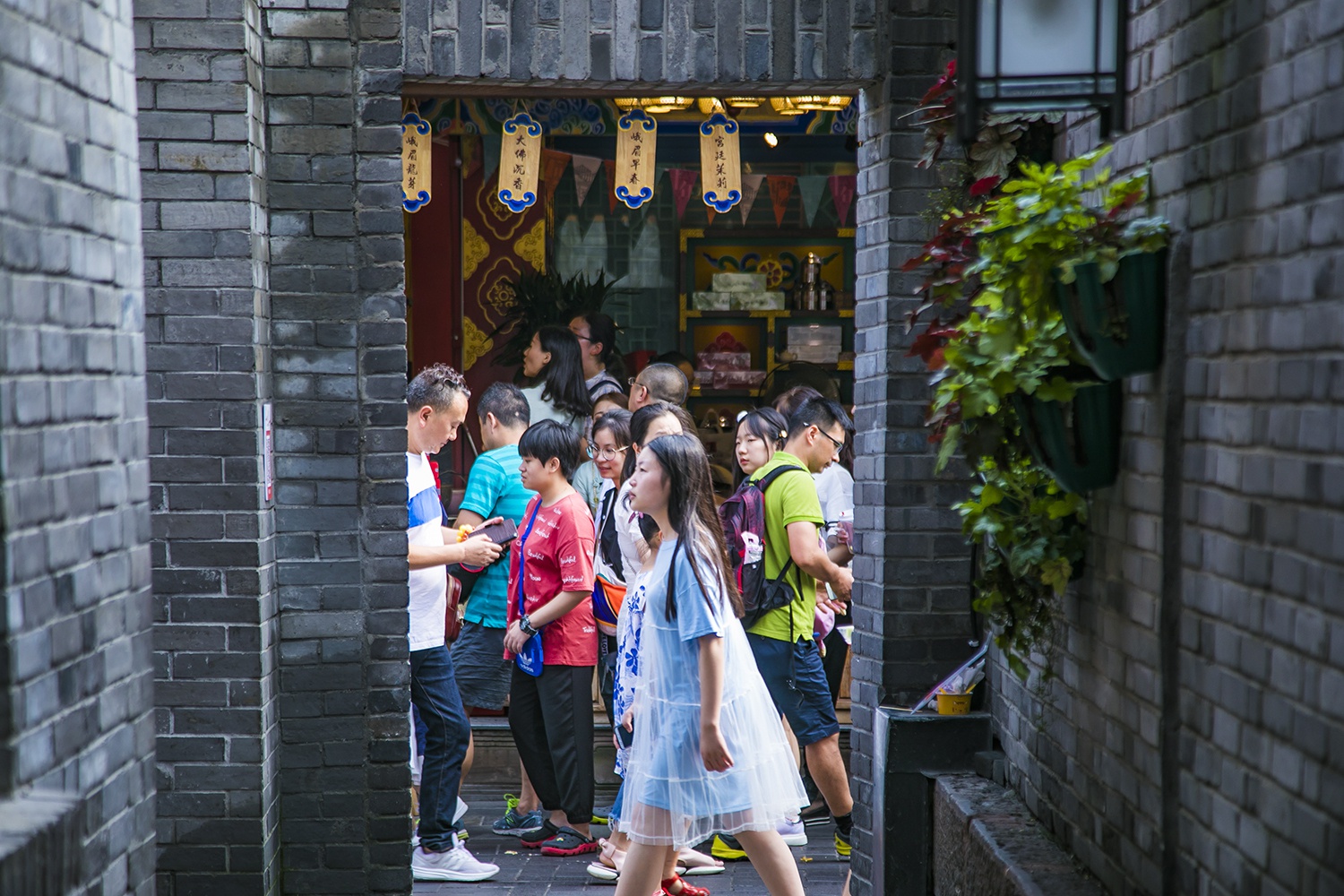 国内发展最快的五个新一线城市，环境优越，哪个更受年轻人的青睐