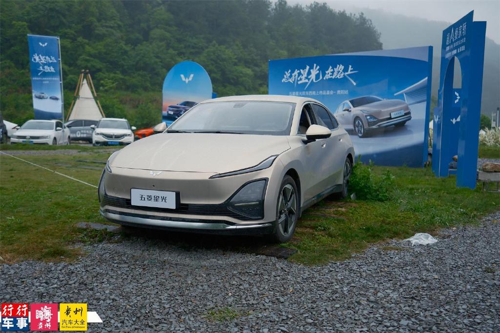 五菱宏光和五菱荣光_五菱_五菱缤果