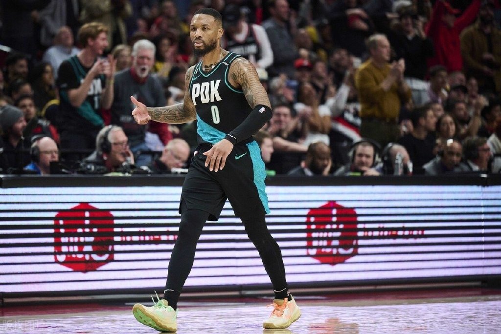  詹姆斯转会凯尔特人内幕曝光管理层密谋数月终获超级巨星