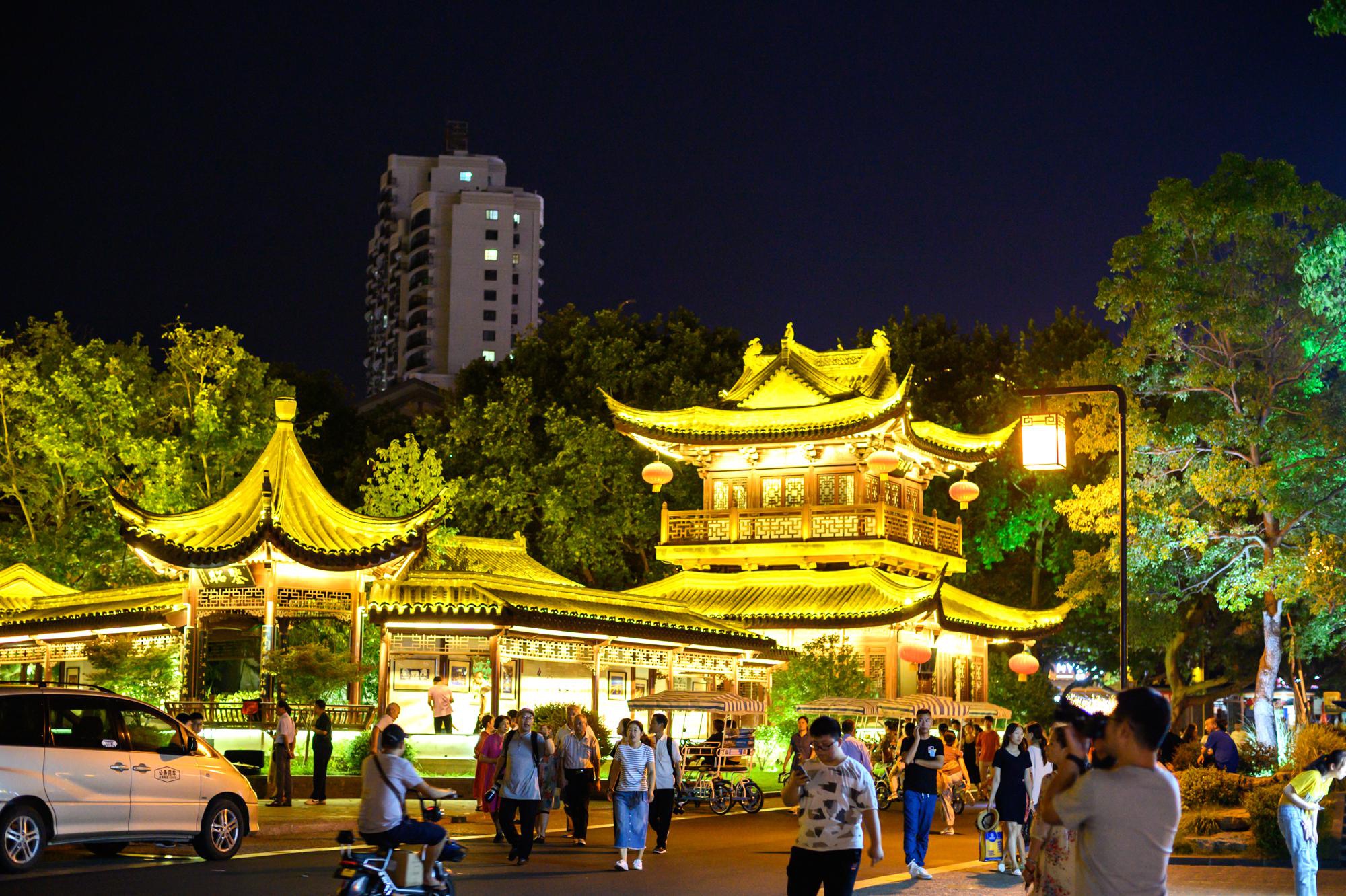 里运河是京杭大运河最早的一段，夜色原来那么美！不要错过哦