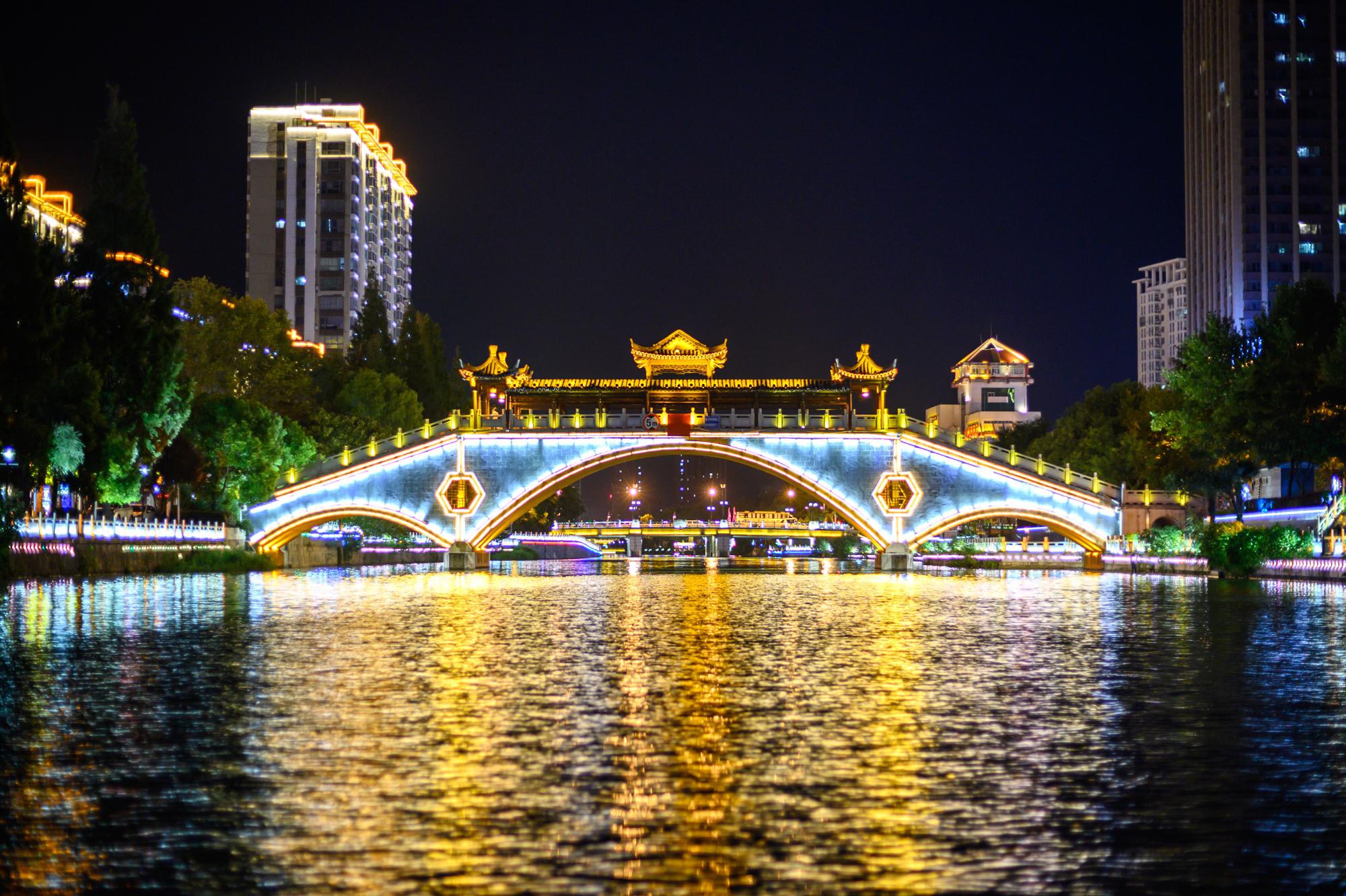 里运河是京杭大运河最早的一段,夜色原来那么美!不要错过哦 里运河是京杭大运河最早的一段,夜色原来那么美!不要错过哦