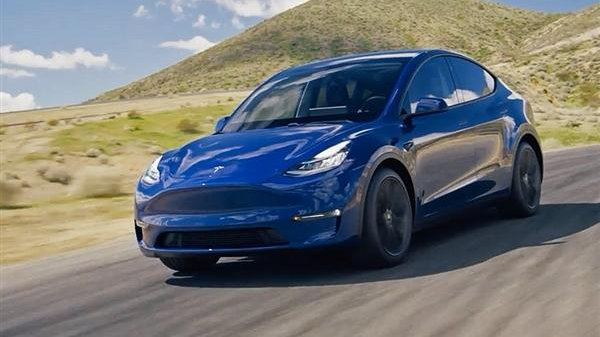 特斯拉回馈老车主 上线新春福利，包括FSD/EAP/免费超充限时转移等