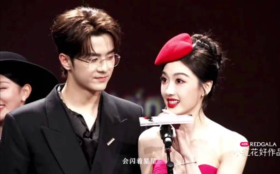 在观众面前诉说爱意是一件很勇敢的事情