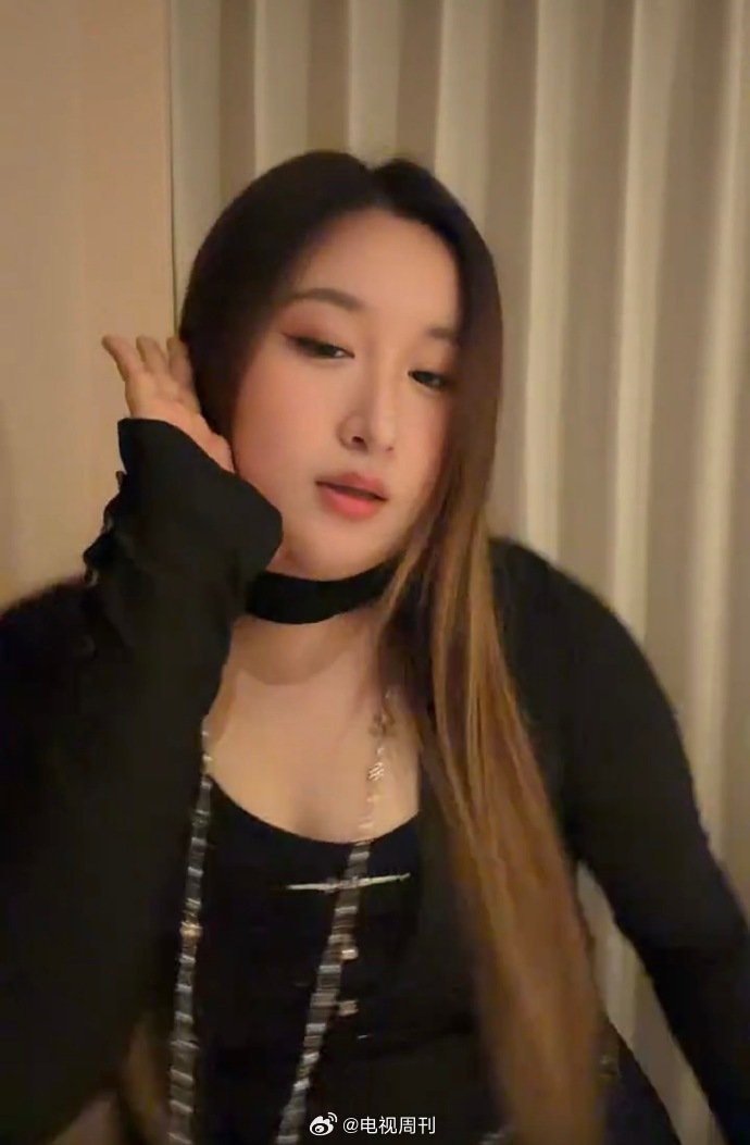 舞台控场能力出众，锤娜丽莎凭借超强声压，稳稳托举合作舞台的整体质感