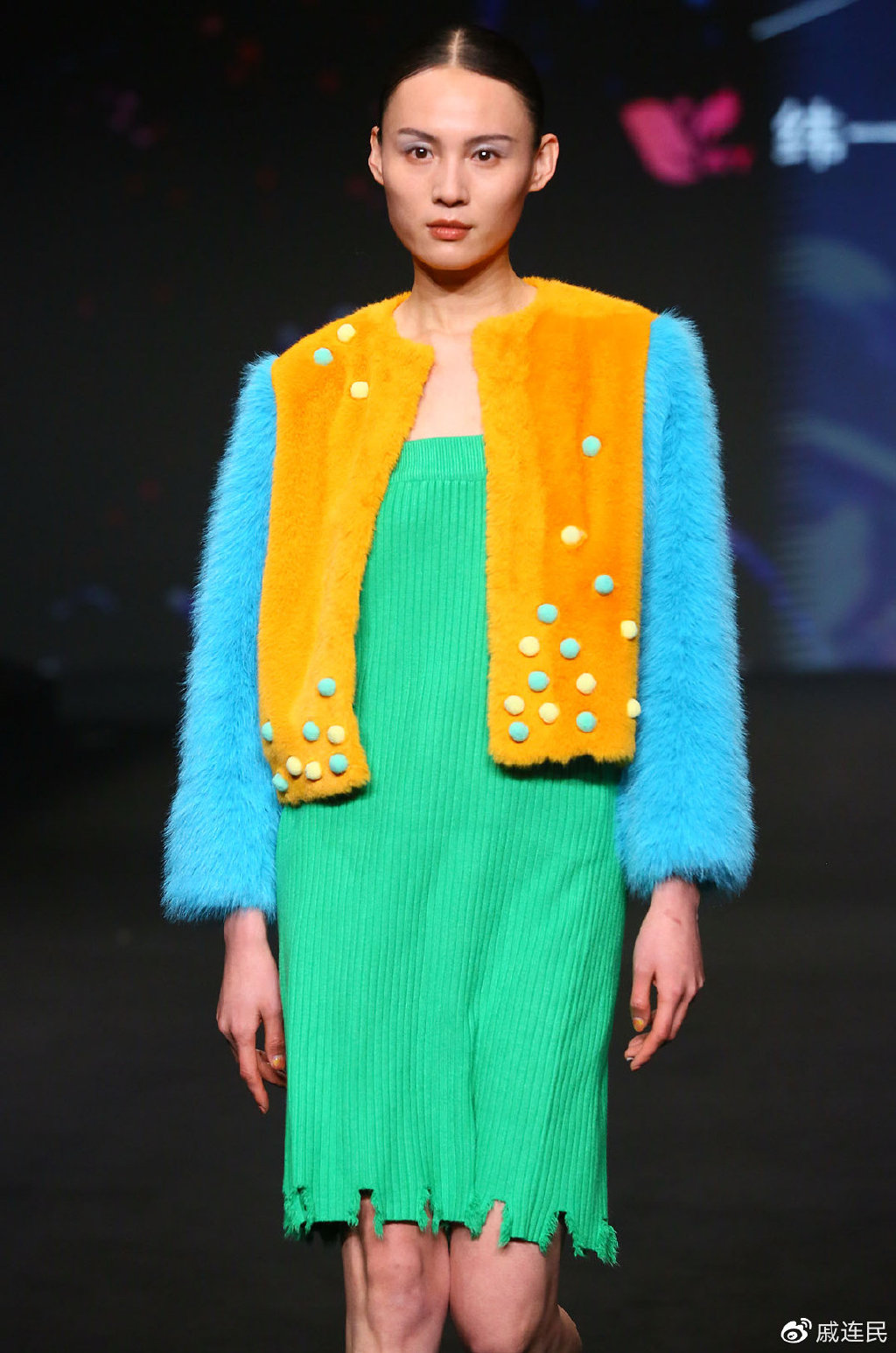 中国可持续时尚皮草流行趋势发布 大胆奇幻的色彩演绎新都市风尚