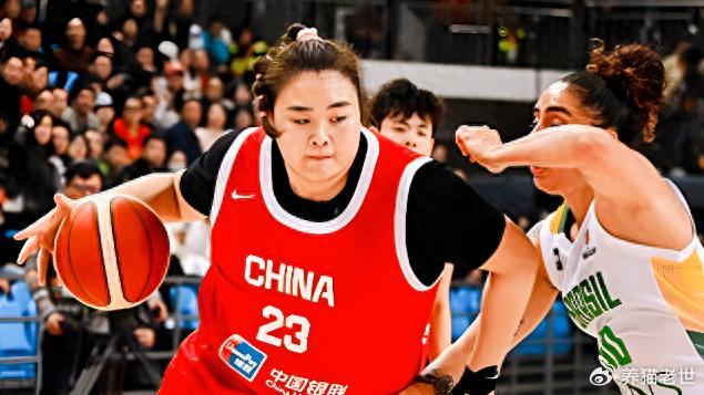 “女版奥尼尔”刘禹彤：14分钟17分7篮板