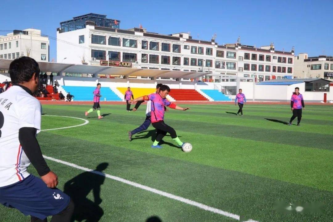 【致敬警察节】江孜县公安局开展庆祝“中国人民警察节”系列活动之足球赛休闲区蓝鸢梦想 - Www.slyday.coM 【致敬警察节】江孜县公安局开展庆祝“中国人民警察节”系列活动之足球赛休闲区蓝鸢梦想 - Www.slyday.coM