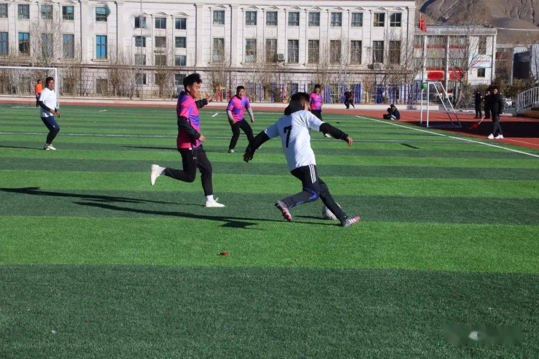 【致敬警察节】江孜县公安局开展庆祝“中国人民警察节”系列活动之足球赛休闲区蓝鸢梦想 - Www.slyday.coM 【致敬警察节】江孜县公安局开展庆祝“中国人民警察节”系列活动之足球赛休闲区蓝鸢梦想 - Www.slyday.coM