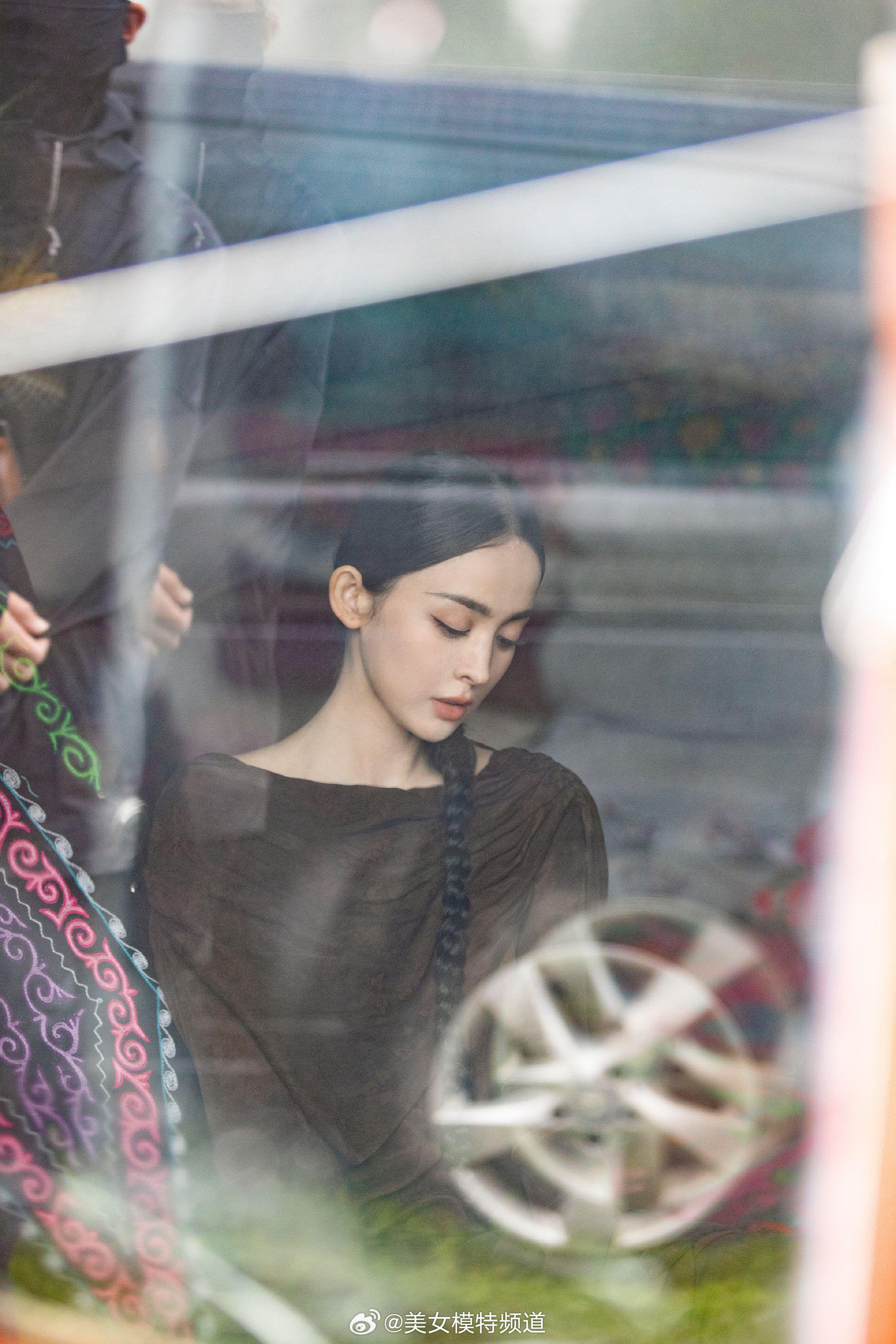 古力娜扎的热烈灿烂自由美好写真