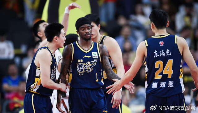 广东宏远遭遇大逆转！输给北京首钢，徐杰被罚下，赵睿23分