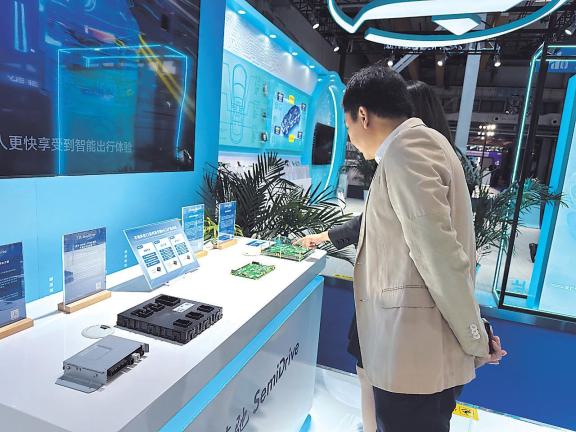 大模型推动汽车产业智能化进程加速