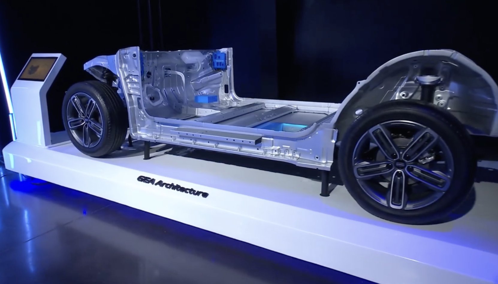 吉利银河EX5今晚伦敦上市，GEA平台亮相