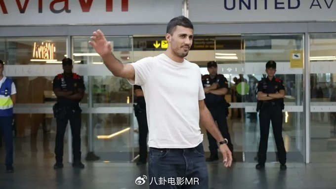 即将官宣！罗德里抵达巴塞罗那 回应：为巴萨踢球是我的梦想 为欧冠而