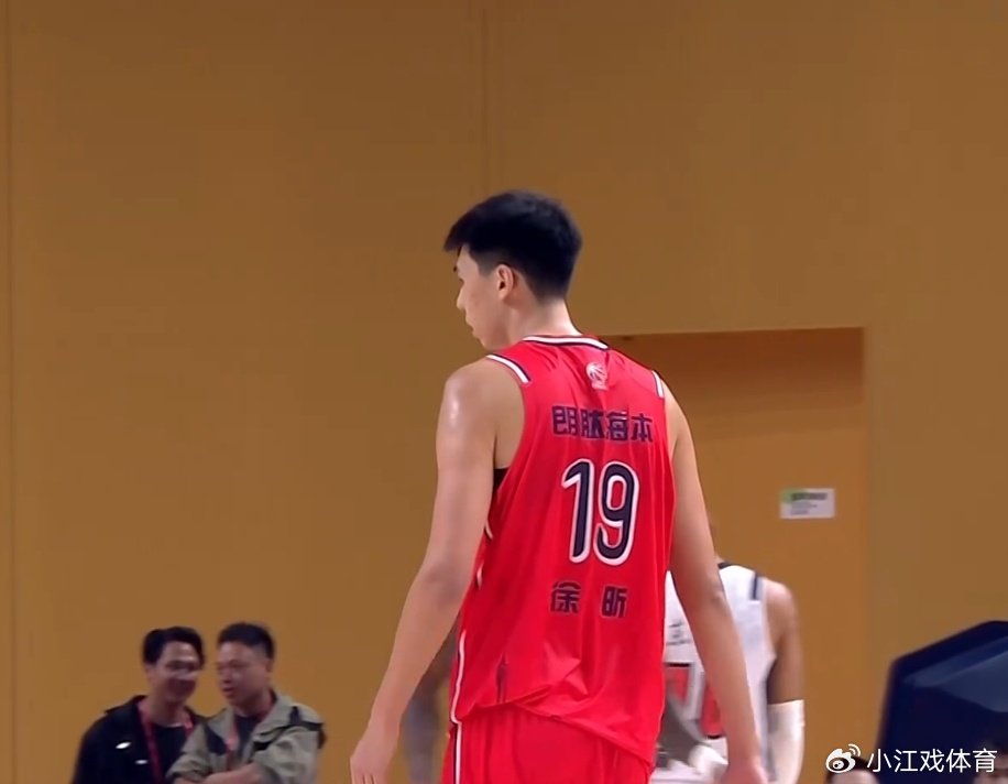 杜锋：我给徐昕18岁生日礼物是打首发，希望在广州继续提高和锻炼自己