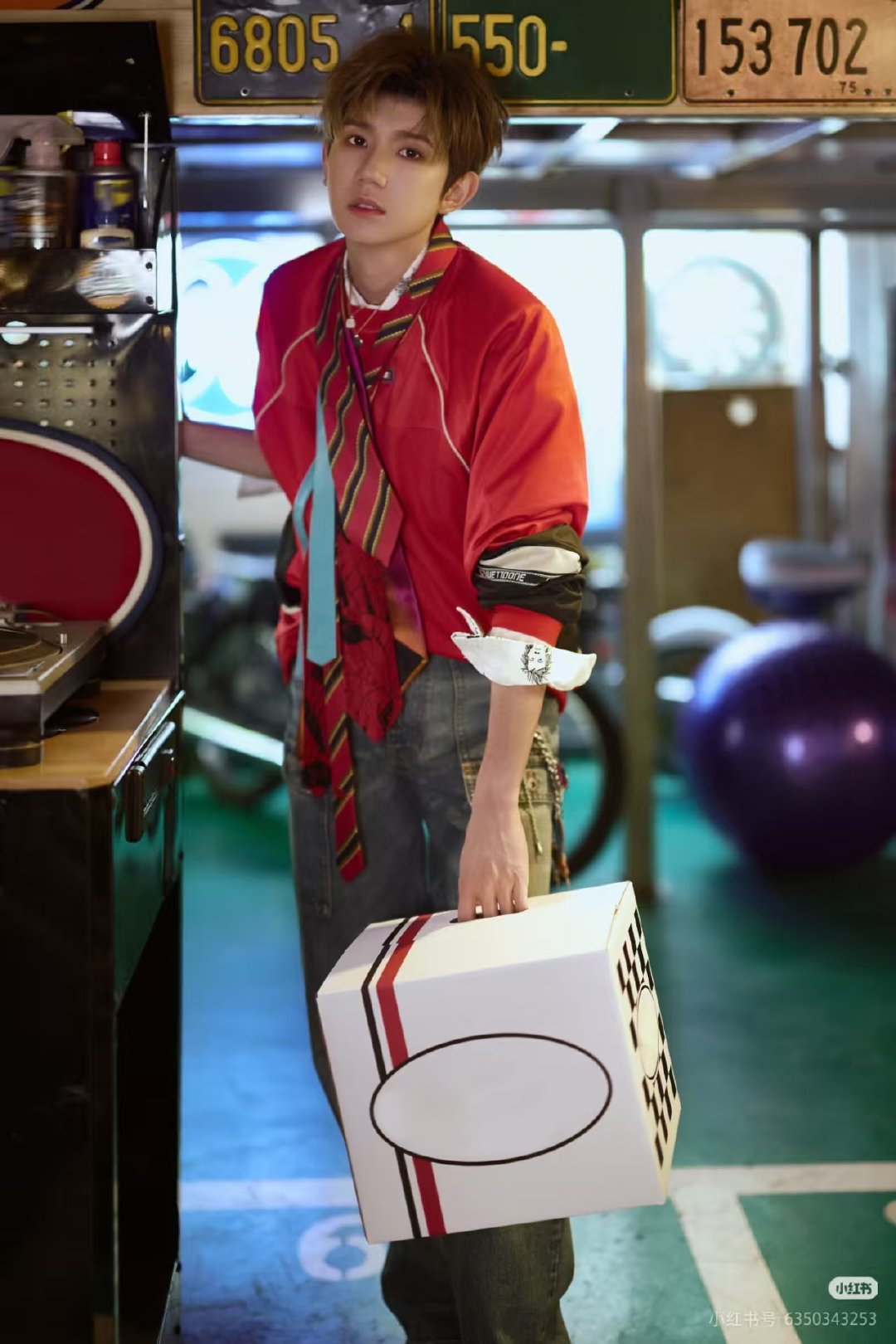 王源同时发了5张图，你被指定分配到帅哥老板！