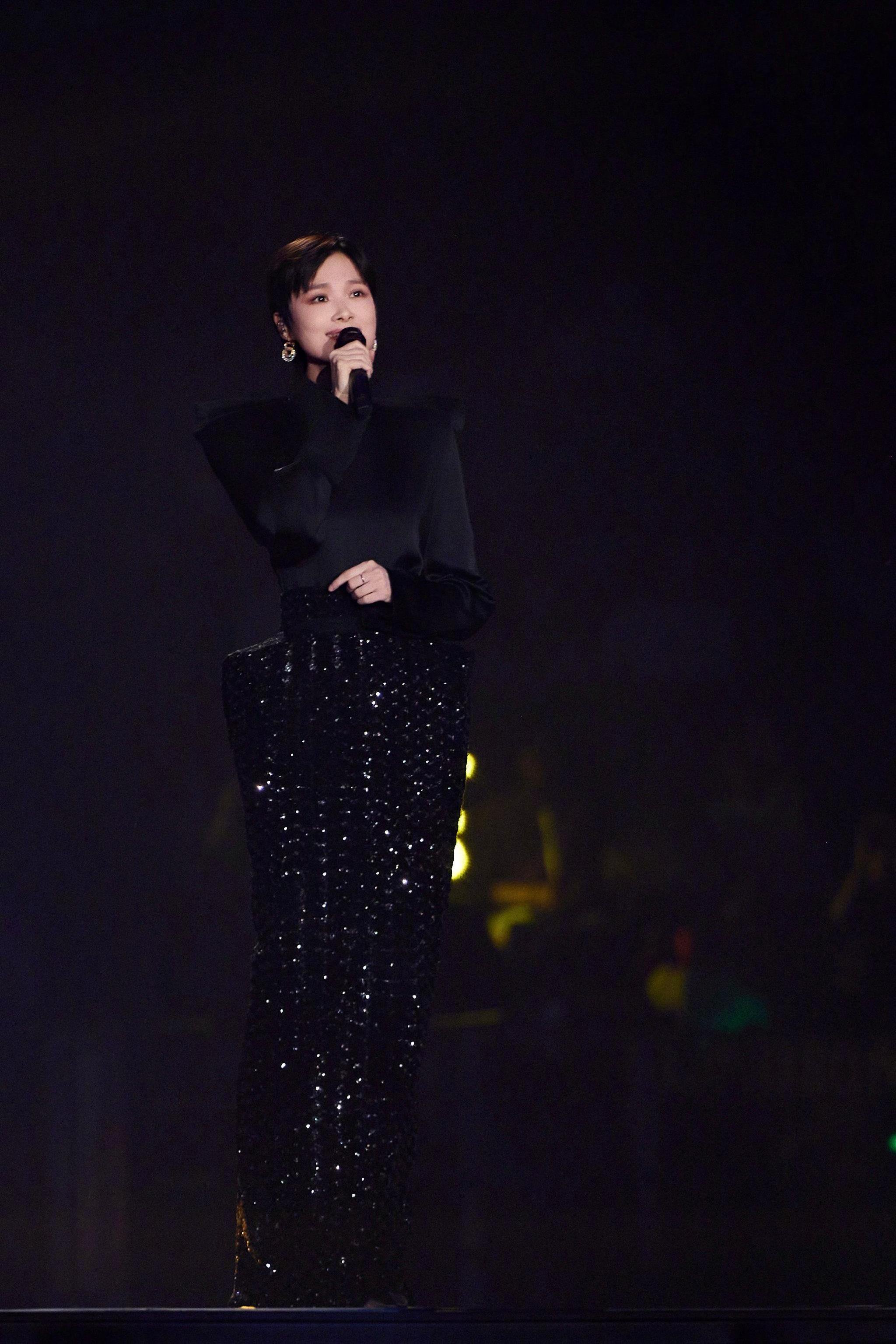 李宇春在中国电影120周年活力之夜献唱《唐人街》