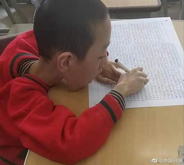 体重18公斤北航新生到校报到:目标中国“霍金”休闲区蓝鸢梦想 - Www.slyday.coM 体重18公斤北航新生到校报到:目标中国“霍金”休闲区蓝鸢梦想 - Www.slyday.coM