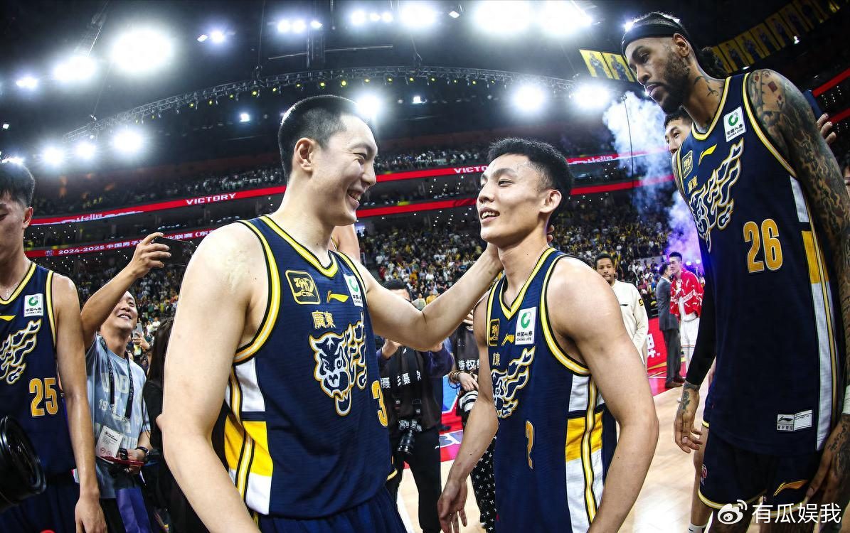 力压胡明轩！郭昊文狂砍42+6+8，错失绝杀球，郭士强有意外之喜