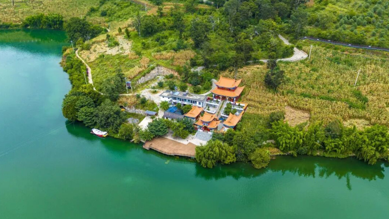 从望海楼到门球场,翠湖龙华寺的山水与烟火确实与众不同 从望海楼到门球场,翠湖龙华寺的山水与烟火确实与众不同