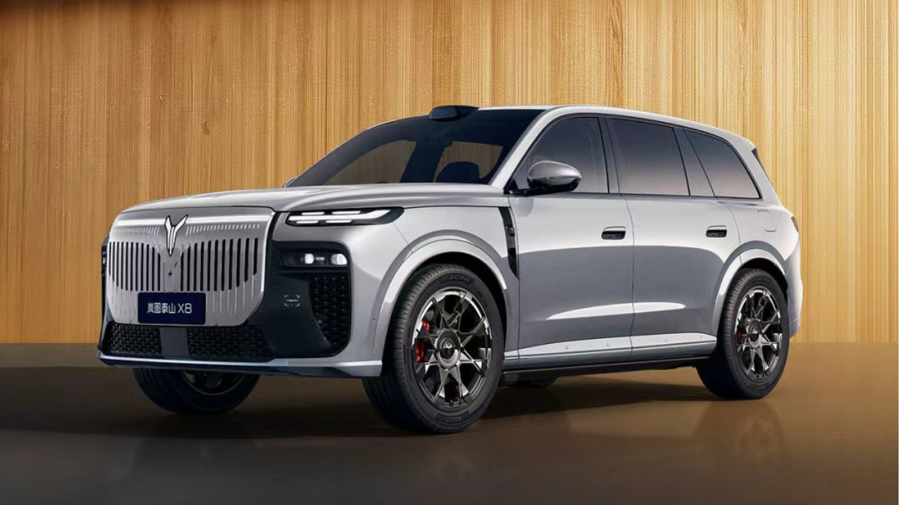 这下热闹了：8系“库里南”正面交锋