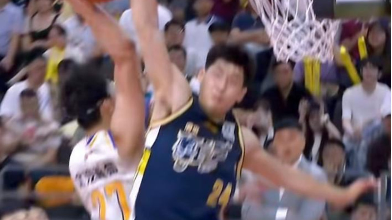 重回巅峰！10中6砍17分+血帽周琦赵睿，球迷赞：可以重回国家队了