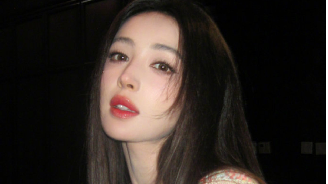 娜扎的彩色针织夜照，把温柔穿成了春天的云