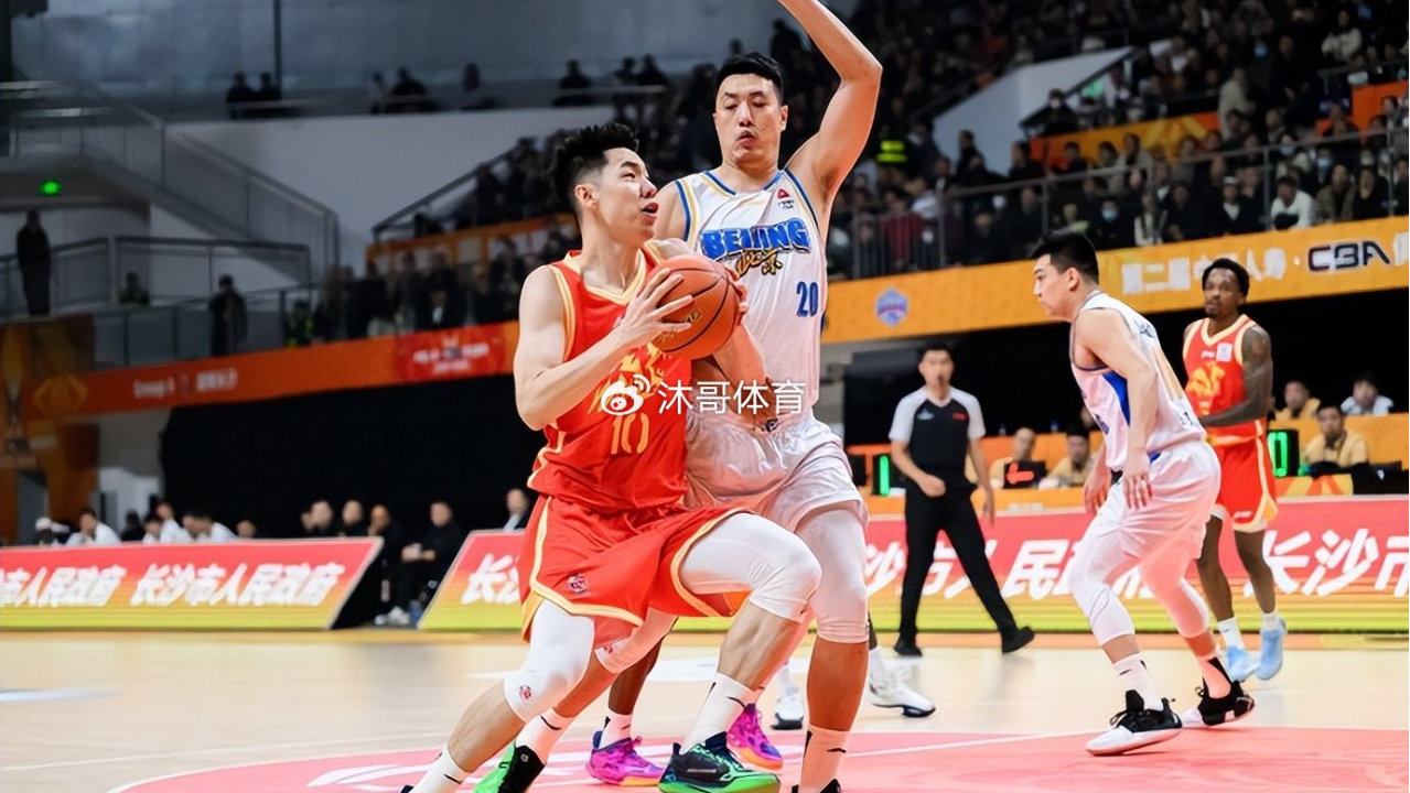 残阵对决燃爆赛场！胡金秋高效领军 广厦末节 92-89险胜北京