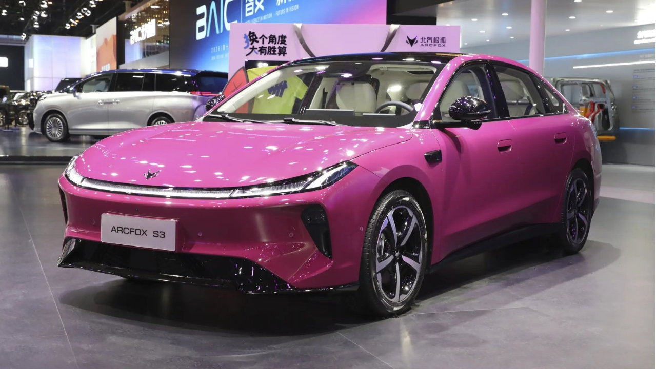 北汽推出纯电轿跑，限时售5.98万起，定位B级车，纯电续航535km