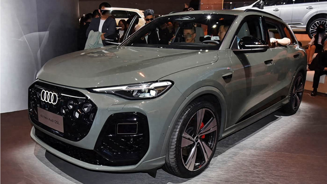 全新奥迪Q5L亮相广州车展，2.0T+四驱只是基操，关键配空气悬架